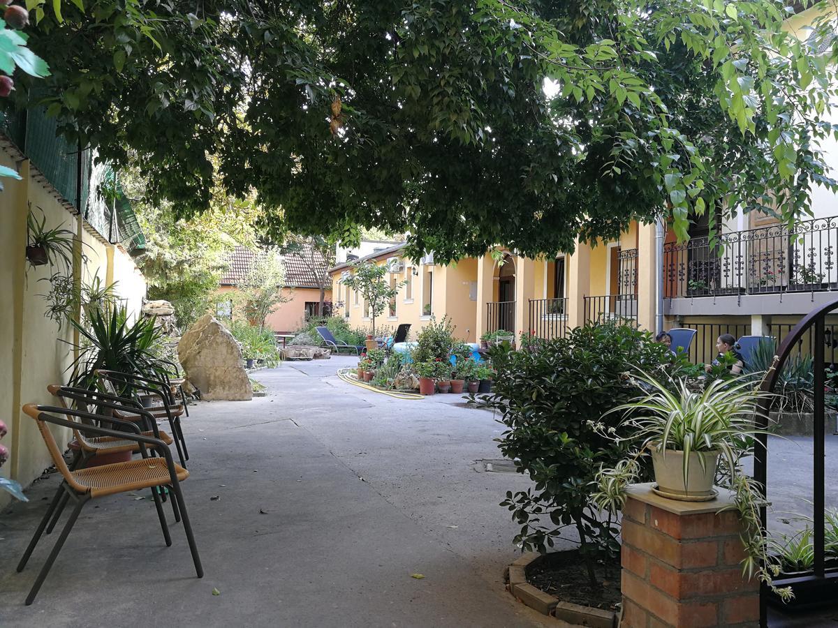 Budapest Garden Hotel Esterno foto