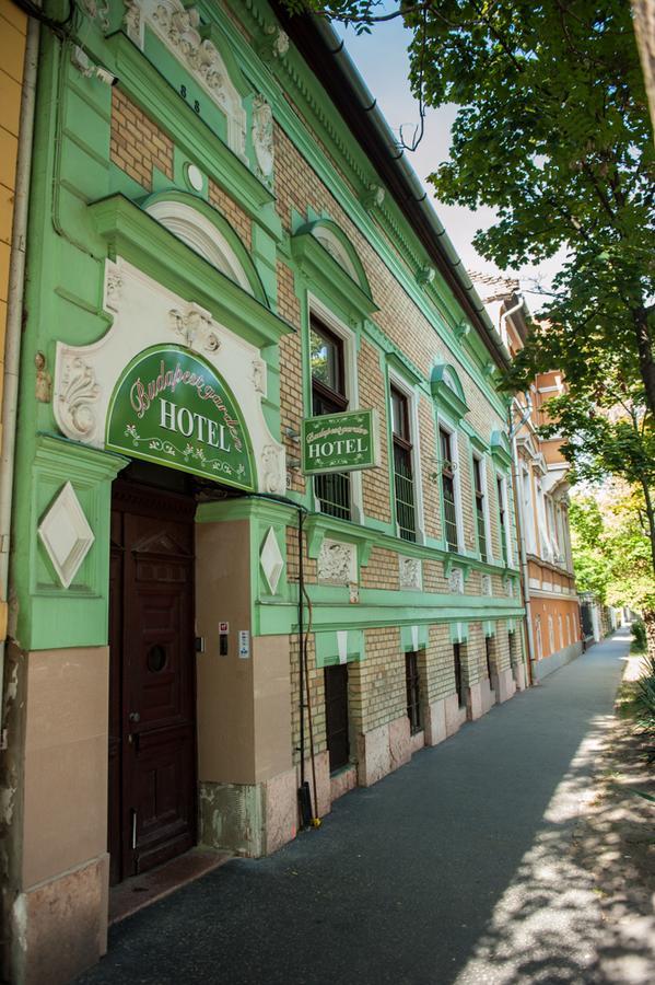 Budapest Garden Hotel Esterno foto